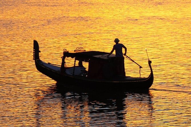 1 Hour Private Romantic Gondola Cruises in Banksia Beach - Who This Gondola Cruise Fits Best (and Who Might Be Happier Elsewhere)