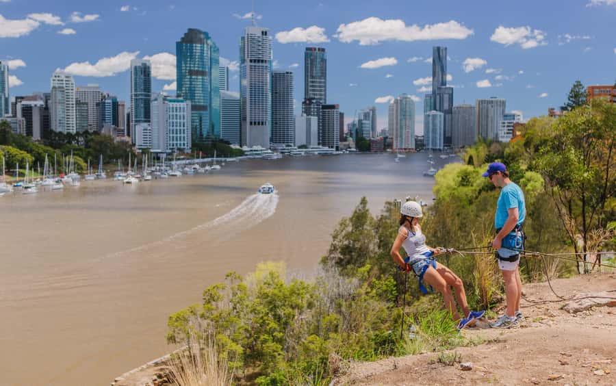 Brisbane: Abseiling at Kangaroo Point Cliffs - Riverlife gear and the 90-minute rhythm