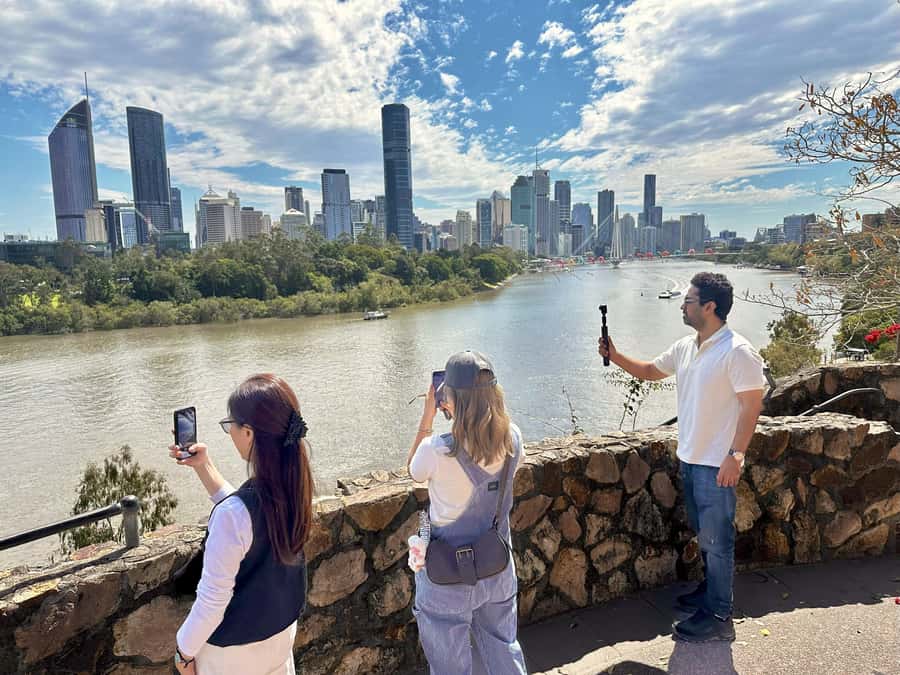 Brisbane Bus Tour: City highlights | Small group | Snack - Brisbane Botanic Gardens at Mount Coot-tha: a calm walk with a purpose