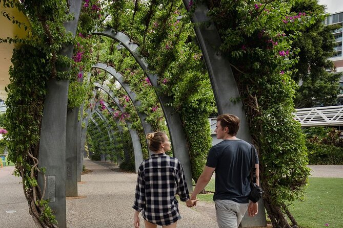 Brisbane City Highlights Sightseeing Tour - Kangaroo Point Cliffs Park: convict rock, plus a geology lesson