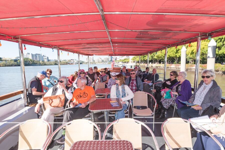 Brisbane: Cruise to Lunch Package: 10:30am-2pm (3.5hr) - Breakfast Creek Hotel lunch: hearty plates and that keg-tapping moment