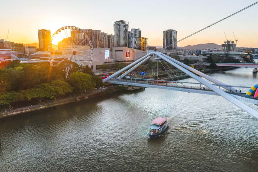 Brisbane: Cruise to Lunch Package: 10:30am-2pm (3.5hr) - What could affect your comfort: stairs, hearing, and menu reality
