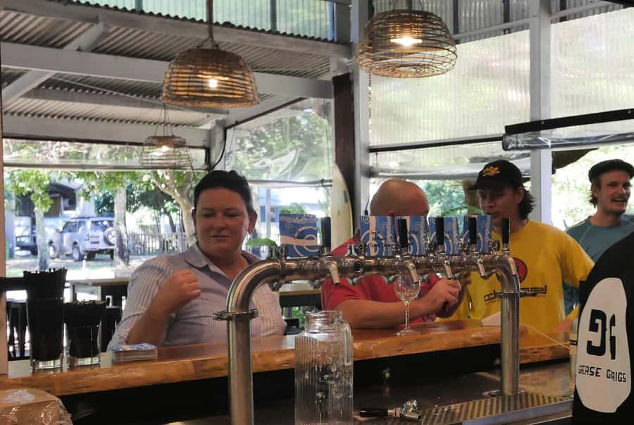 Brisbane: Island Pub Crawl with Lunch and High-Speed Boat - Moreton Island water time and the second bar stop