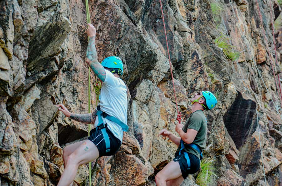 Brisbane: Outdoor Rock Climbing Session - Kangaroo Point Natural Cliffs at 8:30am: Why this timing feels special