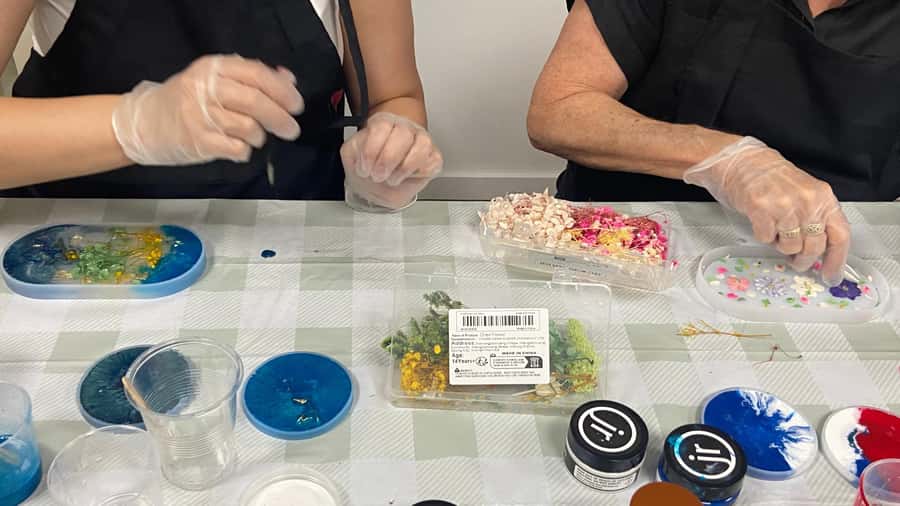 Brisbane: Resin Art Classes - Cheeseboards & Coasters - What you’ll create: cheeseboards and coasters (plus design freedom)