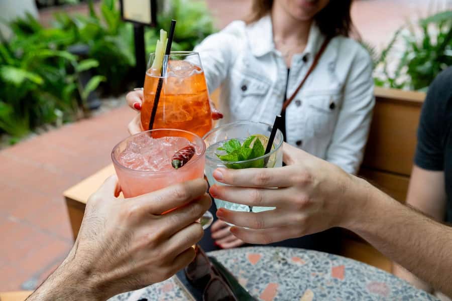 Brisbane: Small Bars and Street Art Tour with a Drink - Choosing the Thursday vs Saturday Route (City to West End or City Centre)