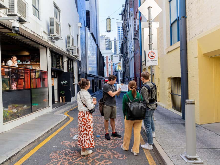 Brisbane: Small-Group 3-Hour Walking Tour with a Drink - The pace, the 3.5 km distance, and what to expect underfoot