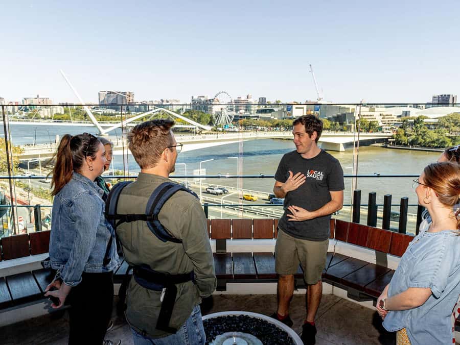 Brisbane: Small-Group 3-Hour Walking Tour with a Drink - How the guide makes Brisbane feel current: politics, character, and 2032 energy