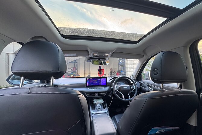 Luxury Airport Transfer Gold Coast-Brisbane / Brisbane-Gold Coast - The ride experience: friendly drivers, local chatter, and calm control