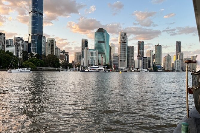 Mid-Afternoon Sightseeing Cruise: 2:30pm-4pm (90min) - Space, comfort, and the small-group feel (max 50)